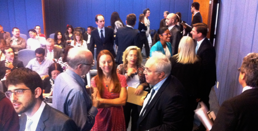 Dinâmica no auditório logo antes do início do evento.